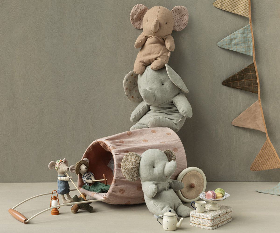 Medium Elephant - Grey
