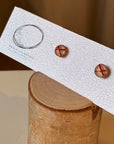 EL026-19 White/Red Resin Studs