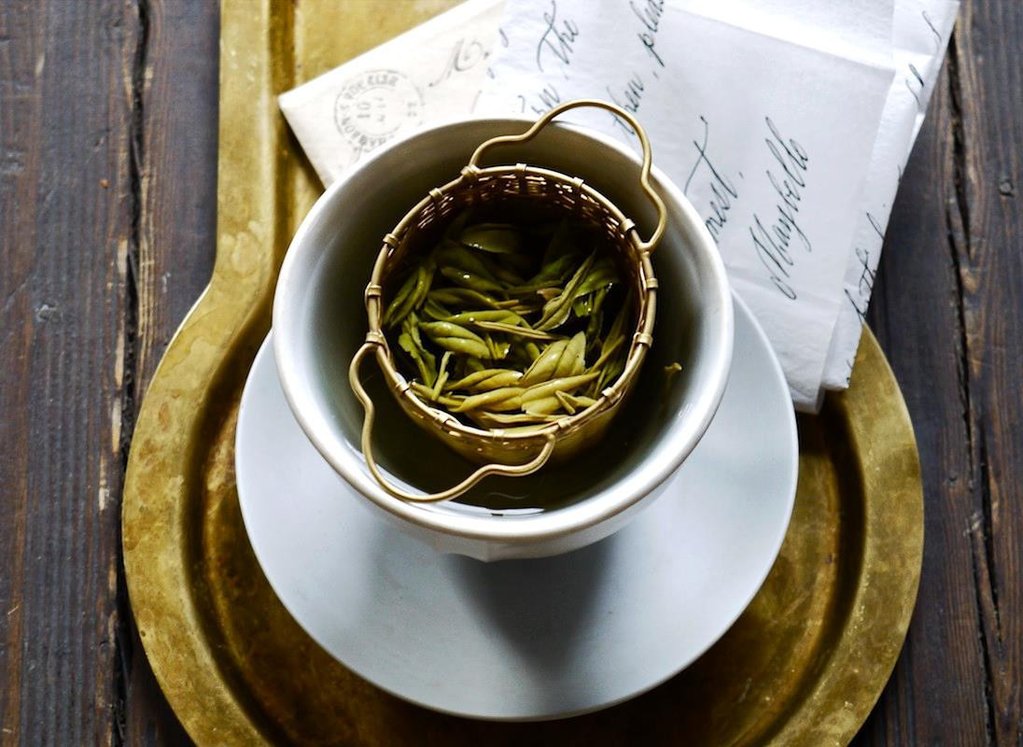 Handwoven Tea Basket : BRASS