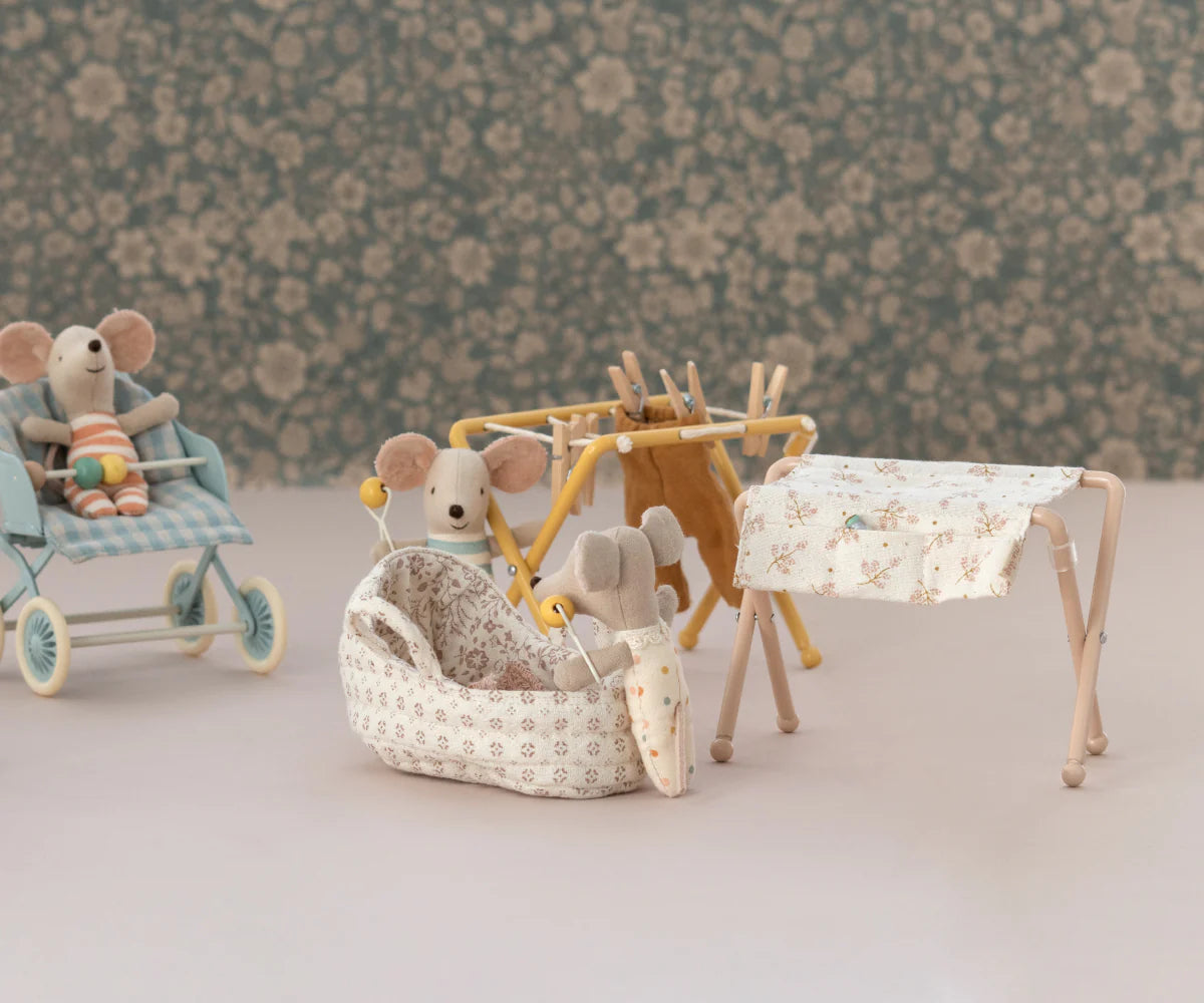 Nursery Table for Baby Mouse - Rose