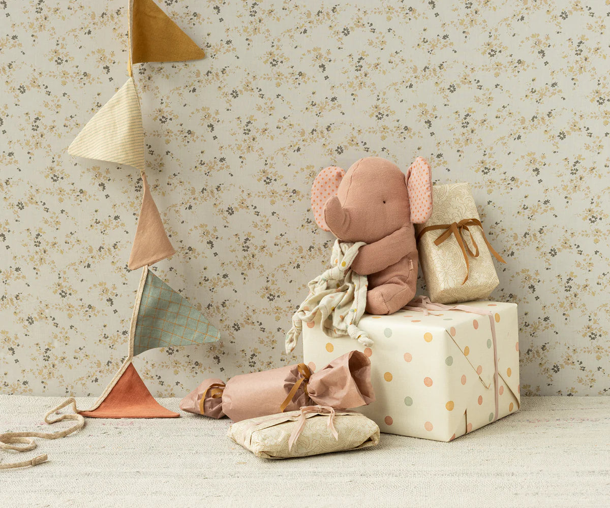 Lullaby friends, Elephant Rose