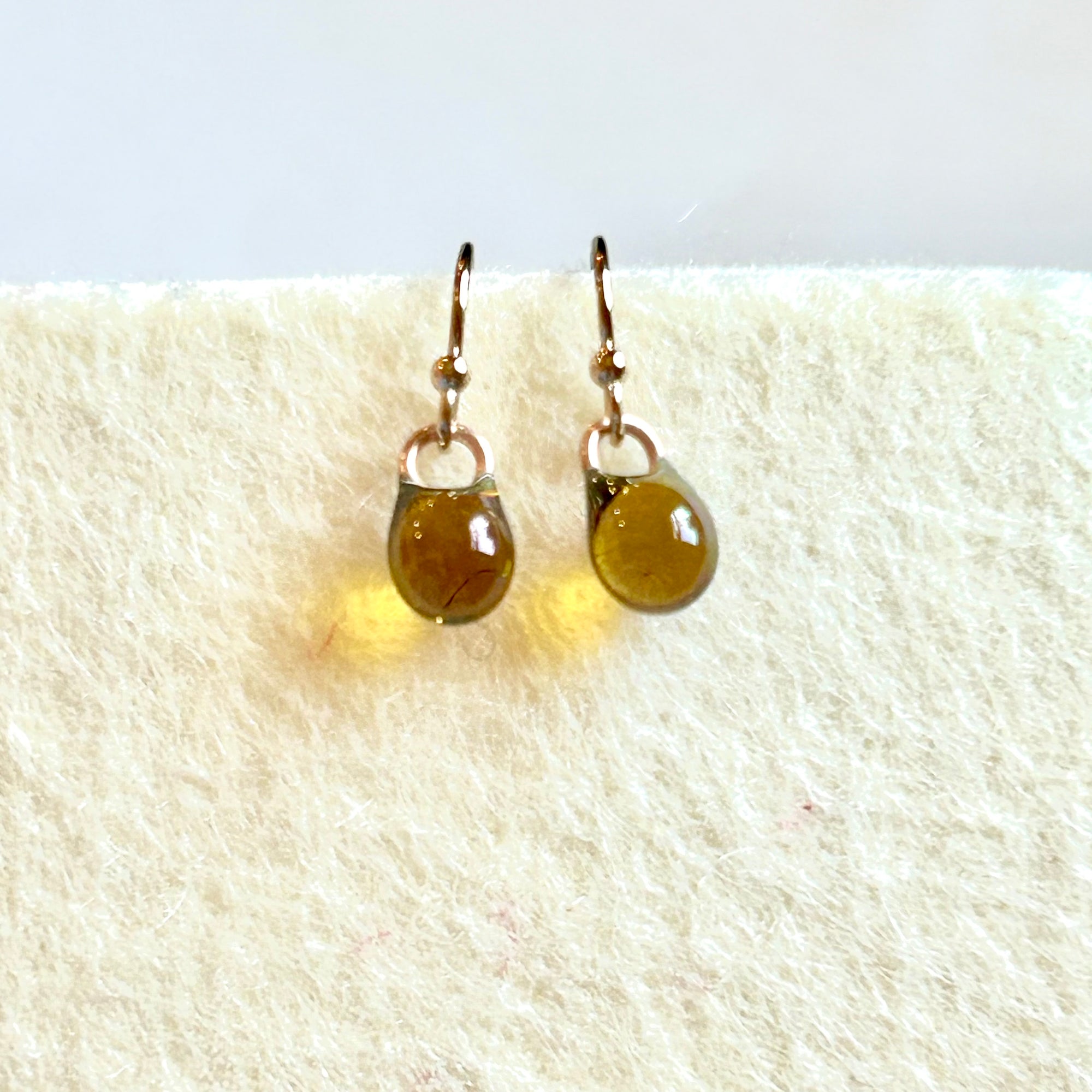 Droplet Small Earrings GF OLIVE AMBER