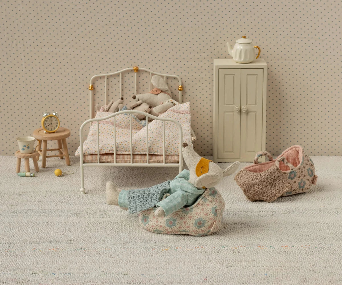 Carry Cot, Baby Mouse - Rose