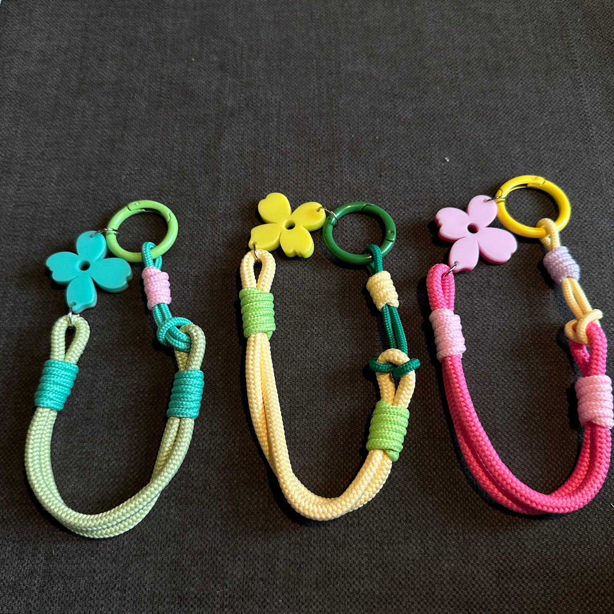 DTS05 Flower Loop Key/Phone Strap